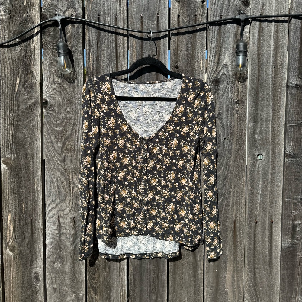 American Eagle Soft and Sexy Black Pink Floral Button-Up Slub blouse size XS